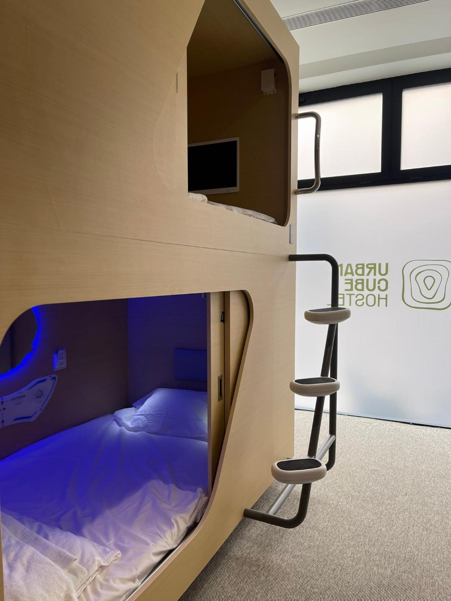 Urban Cube Capsulehotel *